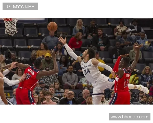 冷静沉着！阿杰伊米切尔晃飞阿门完成压哨3+1绝杀精彩瞬间