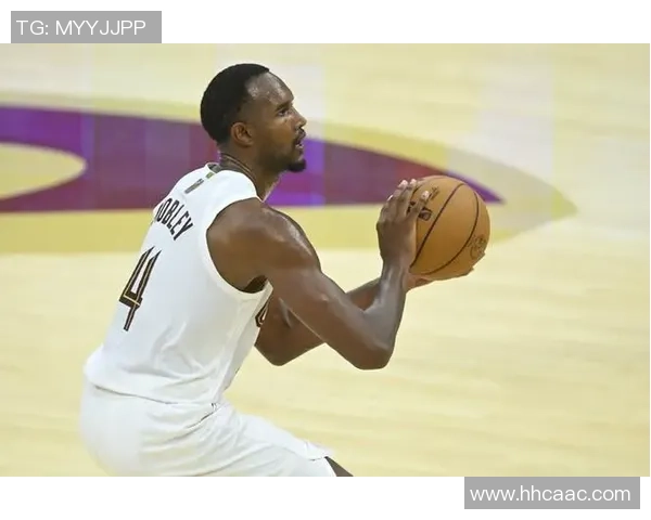 莫布里半场高效砍16分3板2助2断1帽 第二节带队反击追分表现抢眼